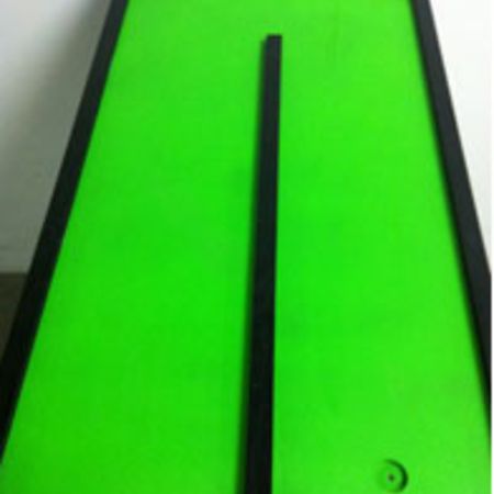 Eine Flummigolfbahn mit Hinderniss