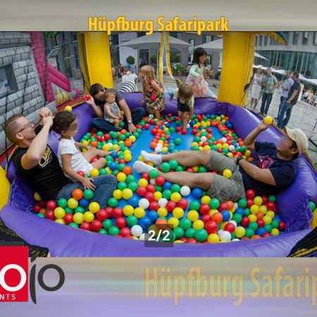 Safari Park Hüpfburg mit gefülltem Bällebad