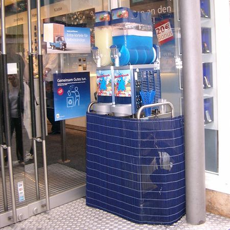 Slush-Eis Maschinen auf einem Podest