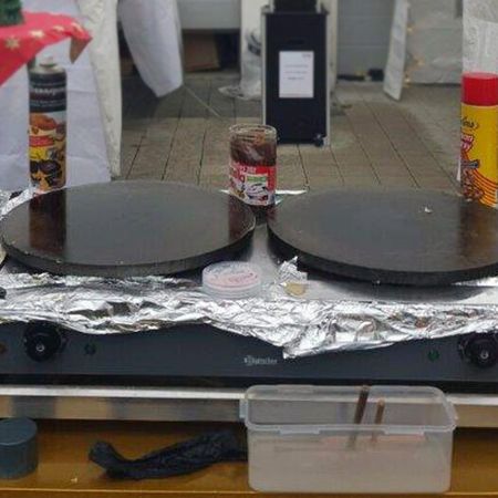 Doppeltes Crêpe-Eisen in Benutzung