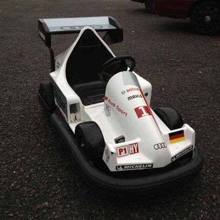 Ein weißes Kinderkart