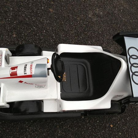 Ein weißes Kinderkart