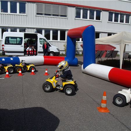 Kinder bei der Kinderfahrschule