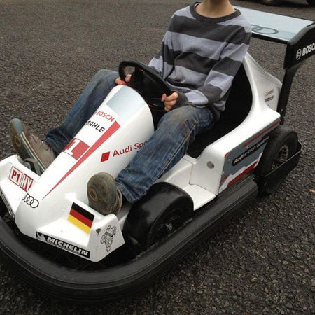 Ein weißes Kinderkart