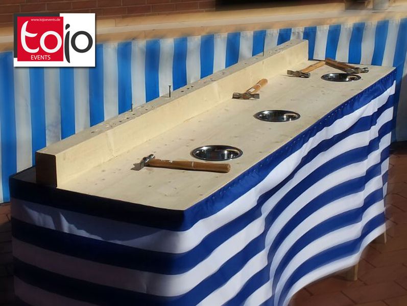 Ein Tisch für Spiele bei der bayerische Olympiade