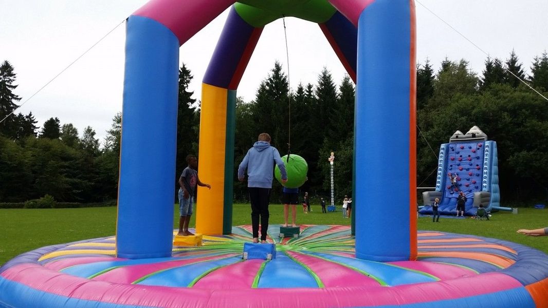 Aufblasbarer swinging ball