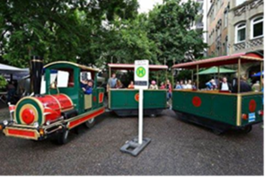 Bimmelbahn mit drei Wagons