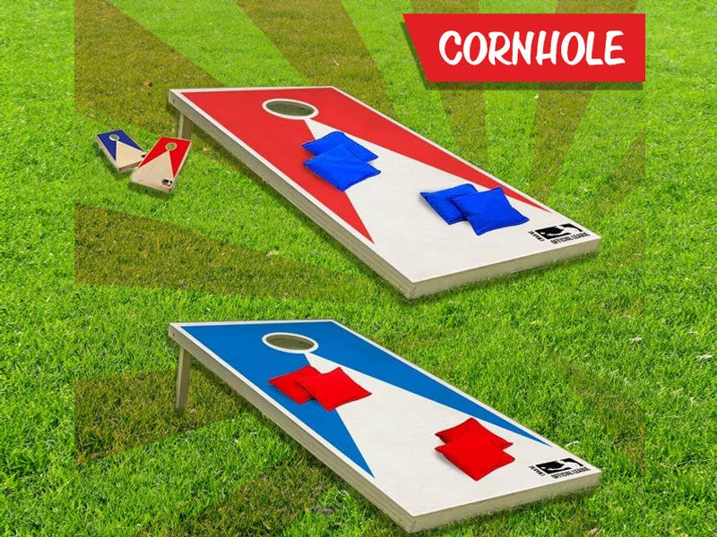 Cornhole Wurfspiel auf einer Rasenfläche