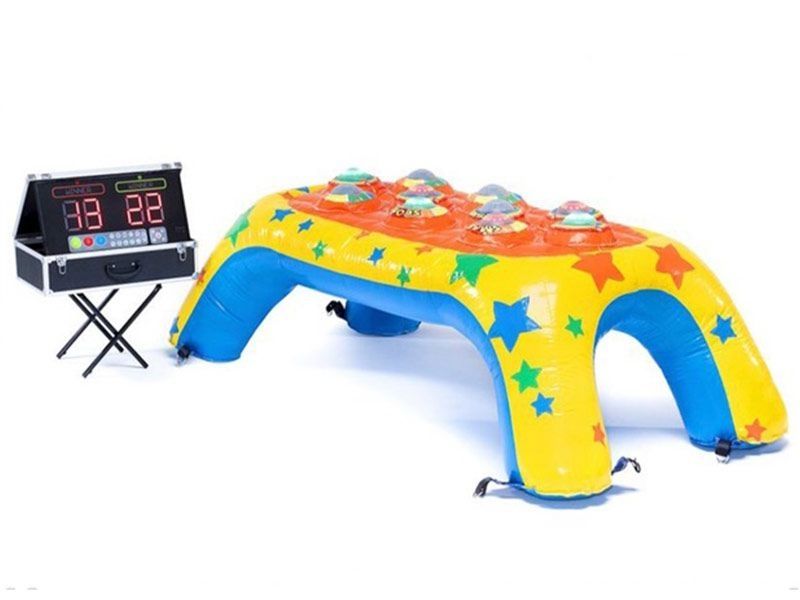 Aufblasbares Reaktionsspiel mit bunter Sternendekoration und Spielstandsanzeige